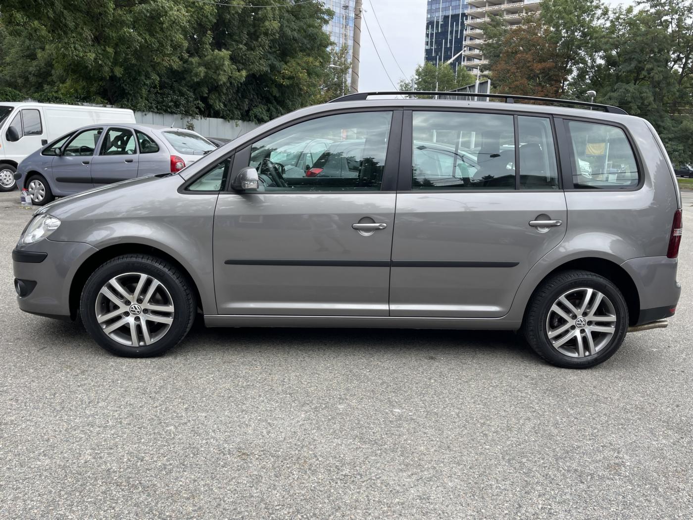 volkswagen-touran-2-0-i-bez-koroze-cng - 6