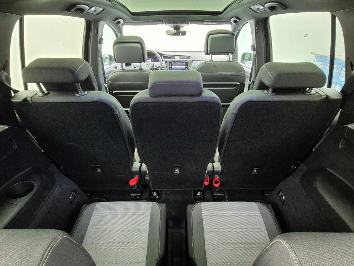 volkswagen-touran-1-5-tsi-evo-6g-r-line - 9
