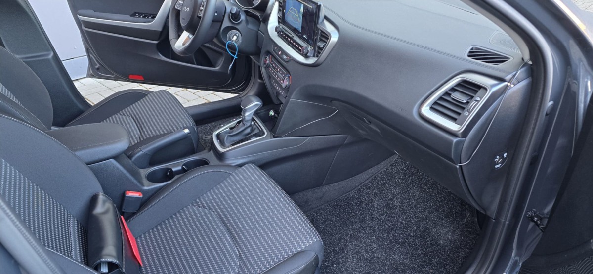 kia-ceed-1-5-sw-top - 2