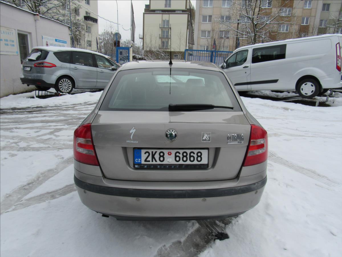skoda-octavia-1-6-fsi-85kw-sedan - 4