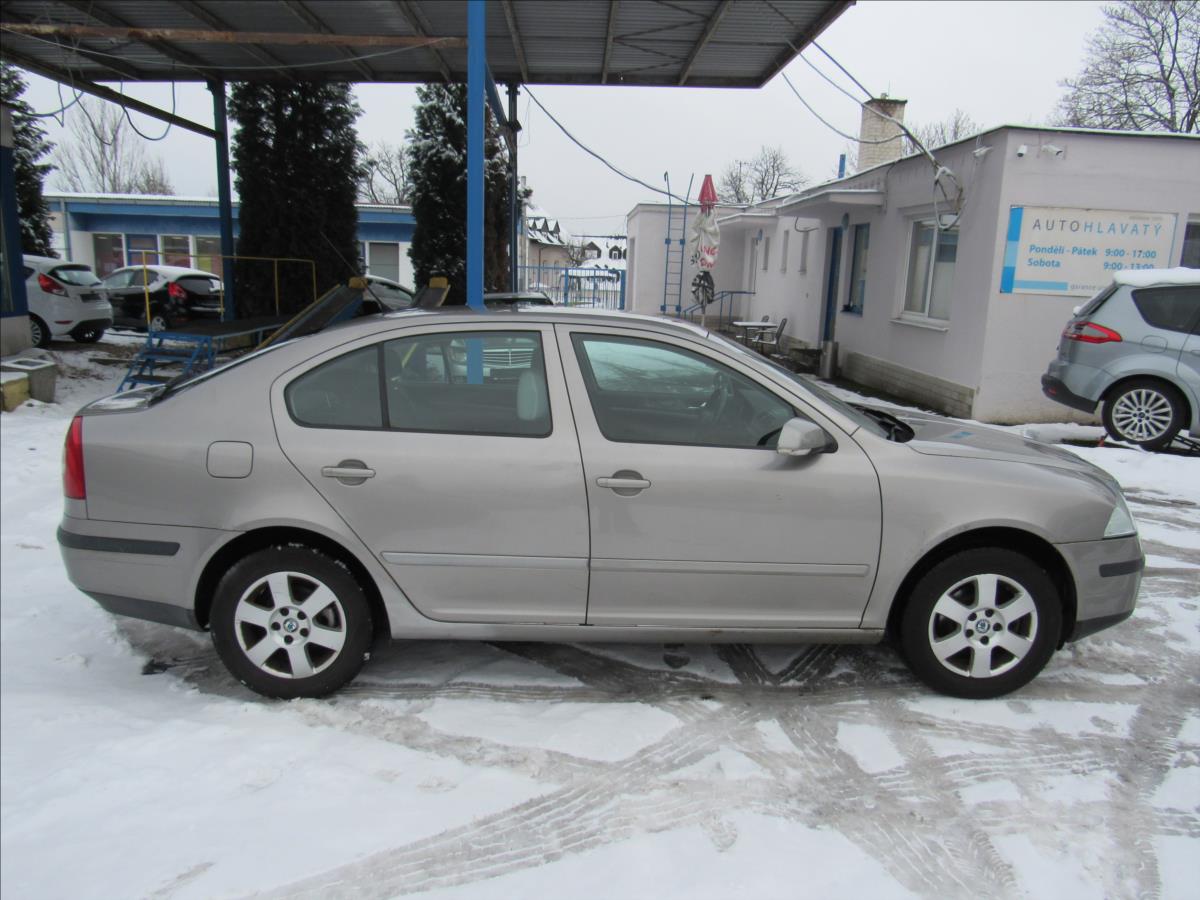 skoda-octavia-1-6-fsi-85kw-sedan - 7