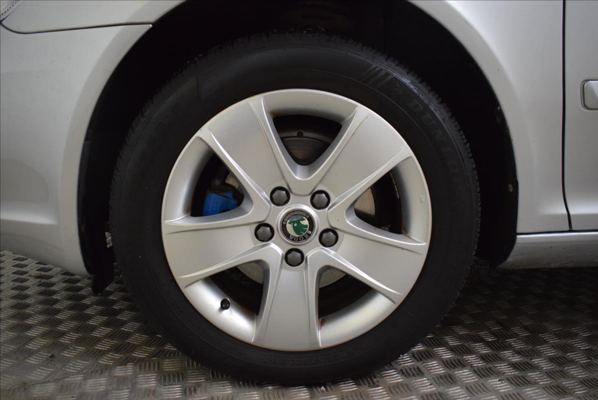 skoda-octavia-1-4-tsi-bez-koroze-super-stav - 6
