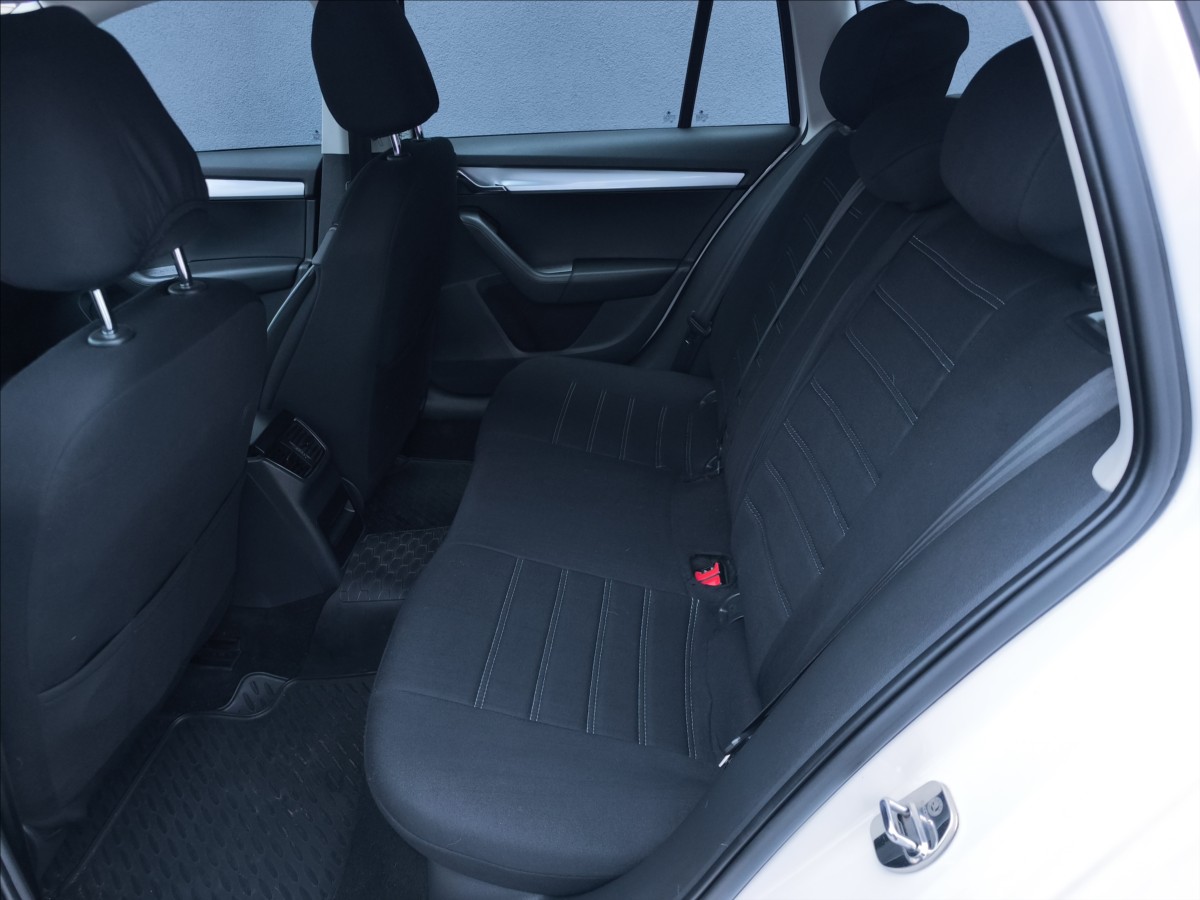 skoda-octavia-1-8-tsi-132kw-style-kombi - 8