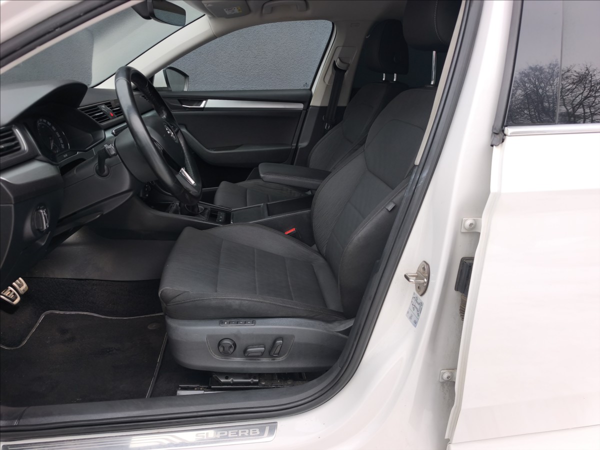 skoda-superb-2-0-tdi-110kw-sedan - 6