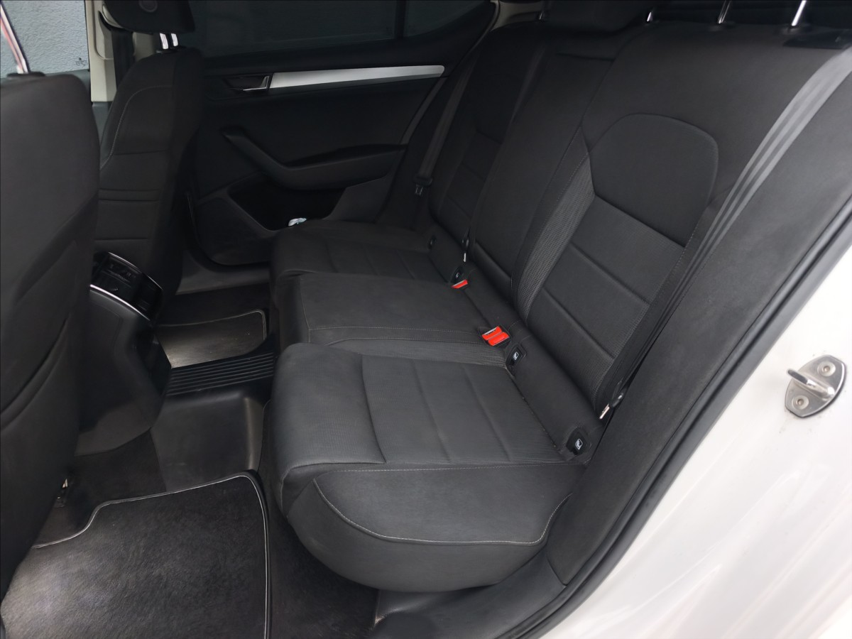 skoda-superb-2-0-tdi-110kw-sedan - 7