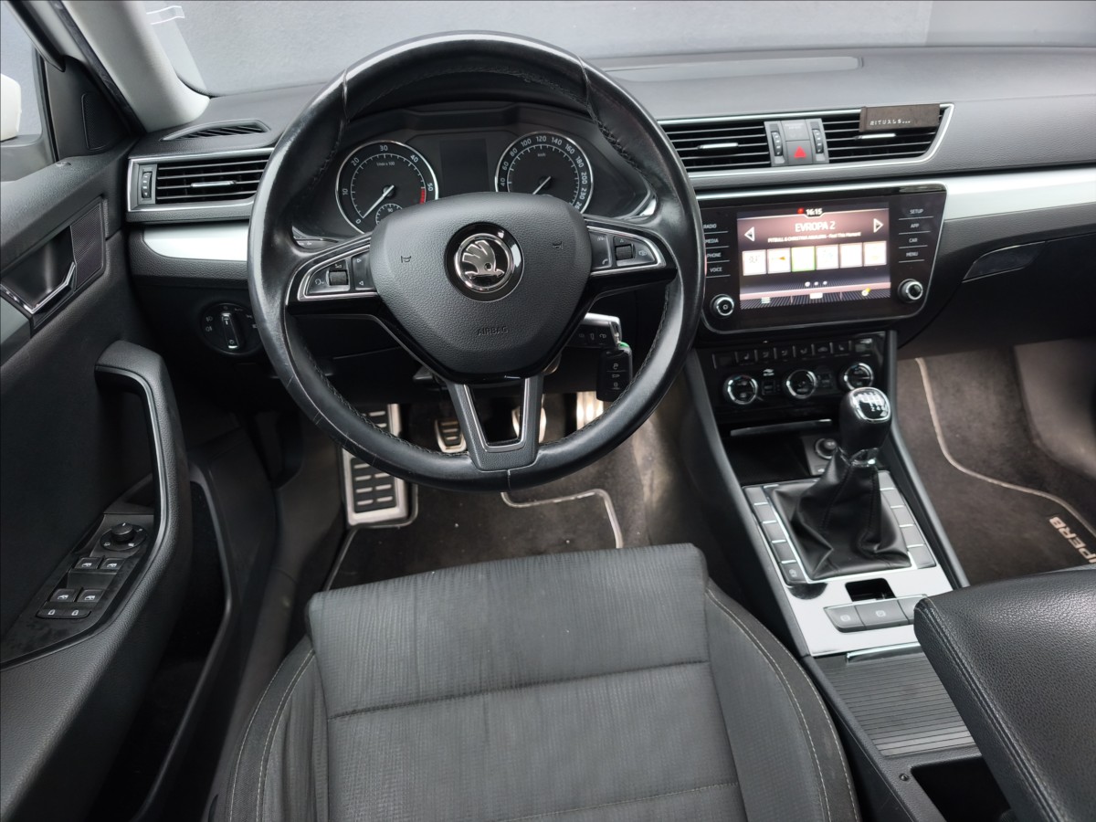 skoda-superb-2-0-tdi-110kw-sedan - 9