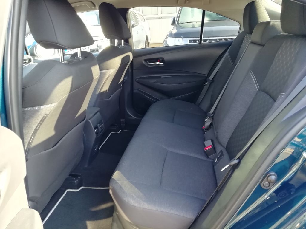 toyota-corolla-1-8-hev-e-cvt-style - 4