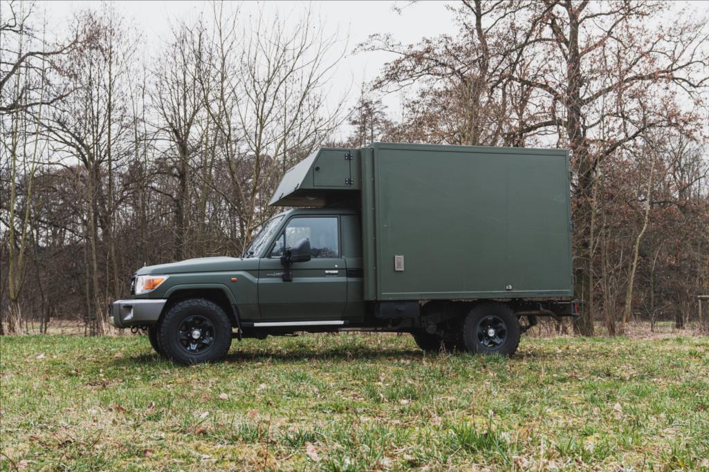 toyota-land-cruiser-4-0-nastavba-long-grj79-l - 1