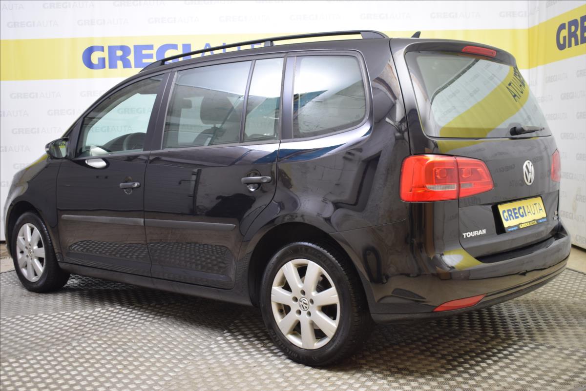 volkswagen-touran-1-6-tdi-dsg-pr-servis-top-stav - 4