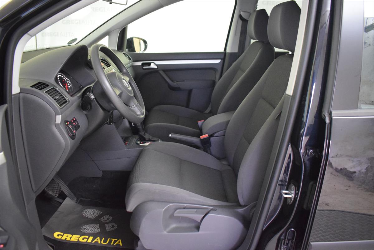 volkswagen-touran-1-6-tdi-dsg-pr-servis-top-stav - 9