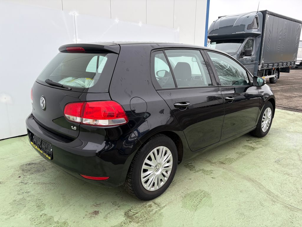 volkswagen-golf-1-6-75kw-aut-klima-vyhrevy - 1