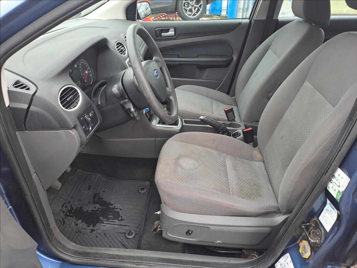 ford-focus-1-6-i - 4