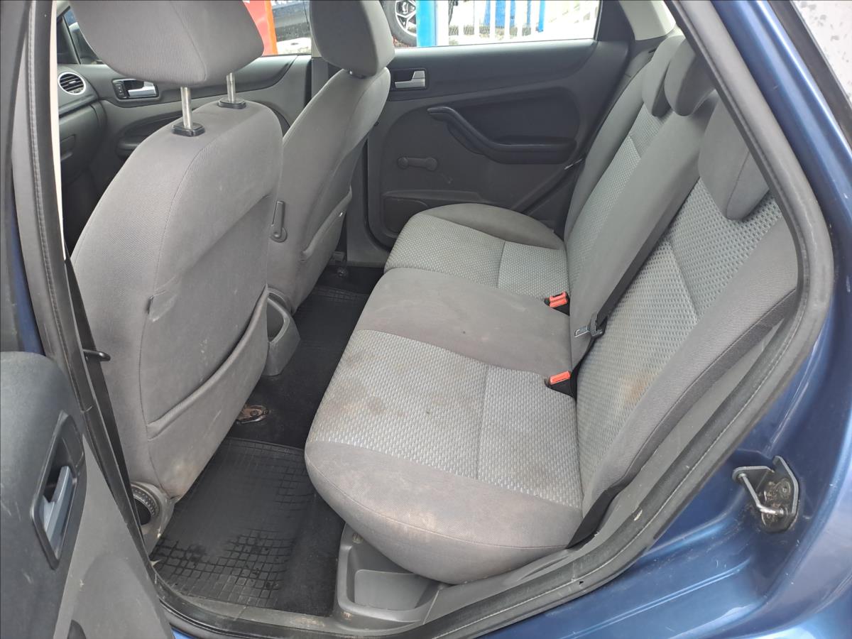 ford-focus-1-6-i - 5