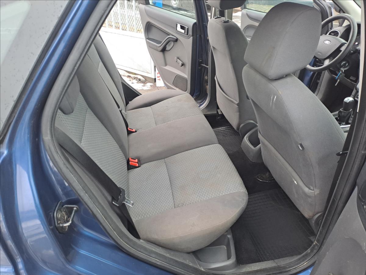 ford-focus-1-6-i - 6