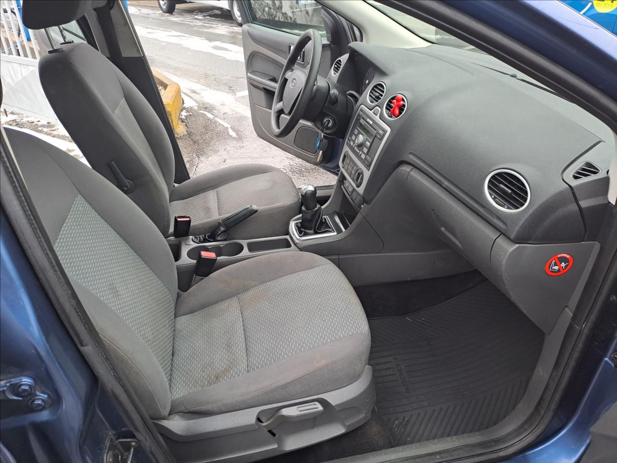 ford-focus-1-6-i - 7
