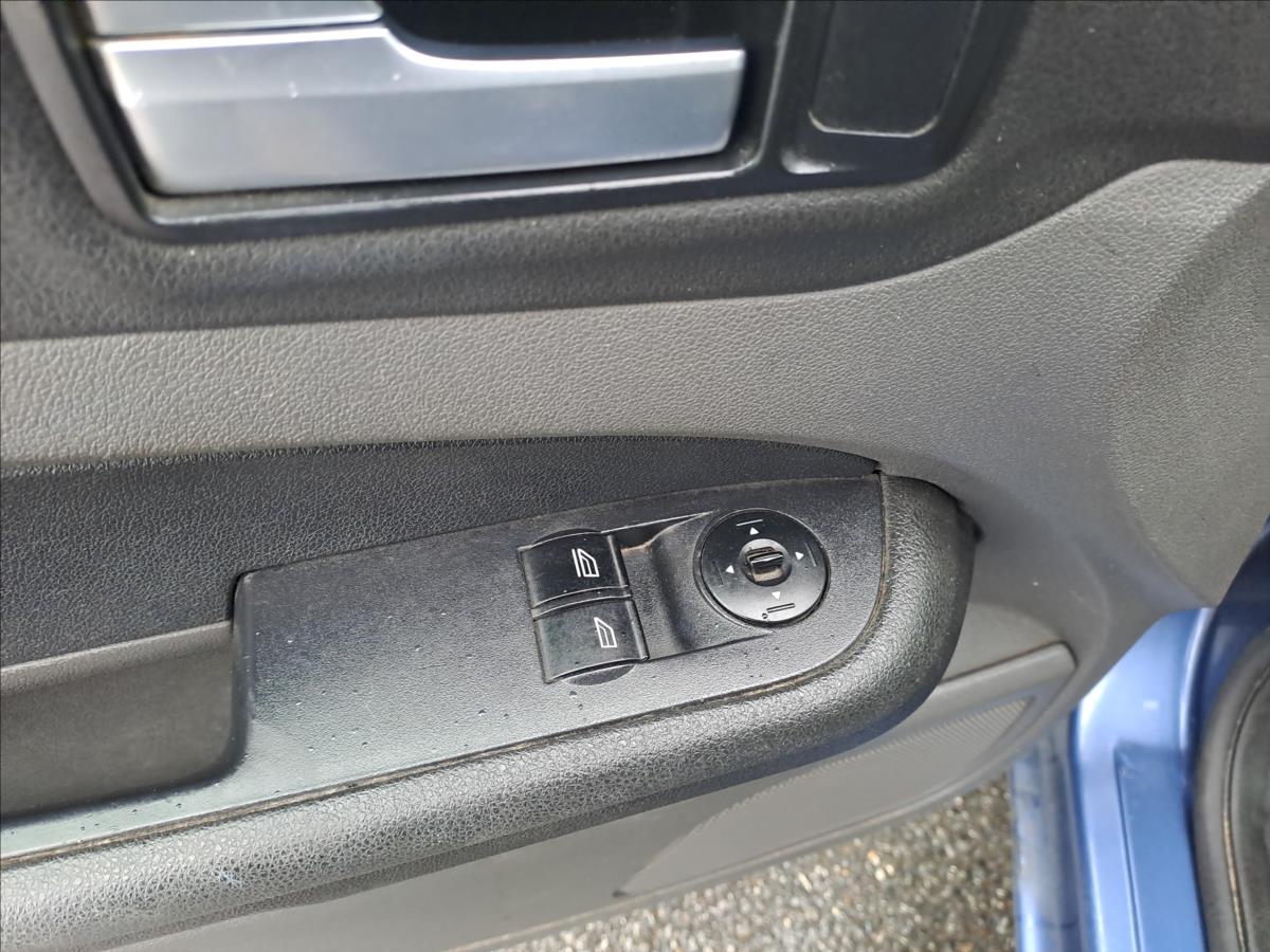 ford-focus-1-6-i - 9