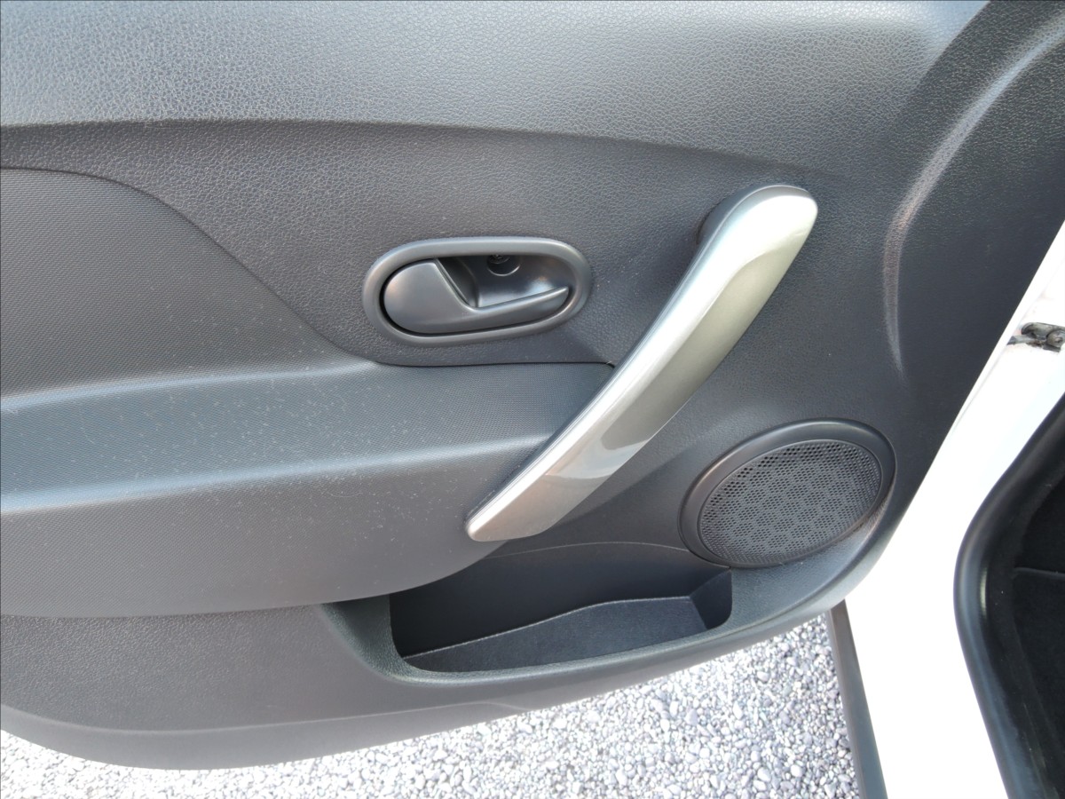 dacia-sandero-1-5-dci-stepway-arctica-navi - 9