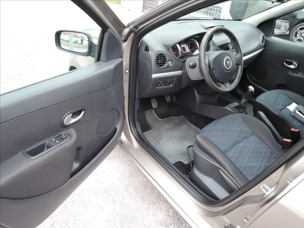renault-clio-1-2-grandtour-tce-servis - 6