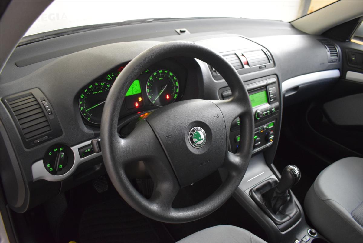 skoda-octavia-1-6-mpi-bez-koroze-super-stav - 7
