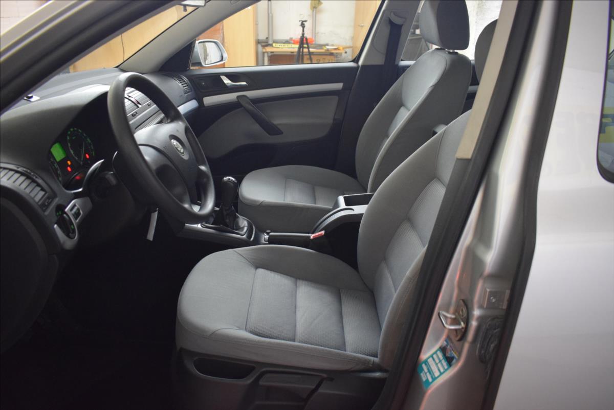 skoda-octavia-1-6-mpi-bez-koroze-super-stav - 8
