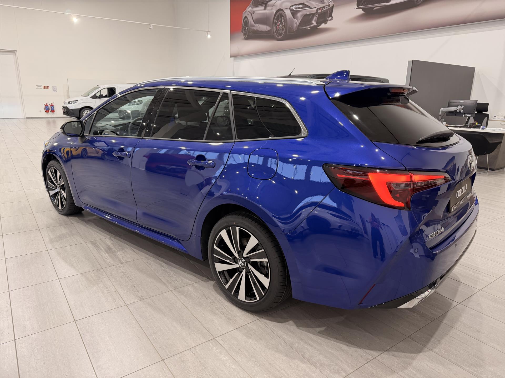 toyota-corolla-1-8-hybrid-140k-style - 2