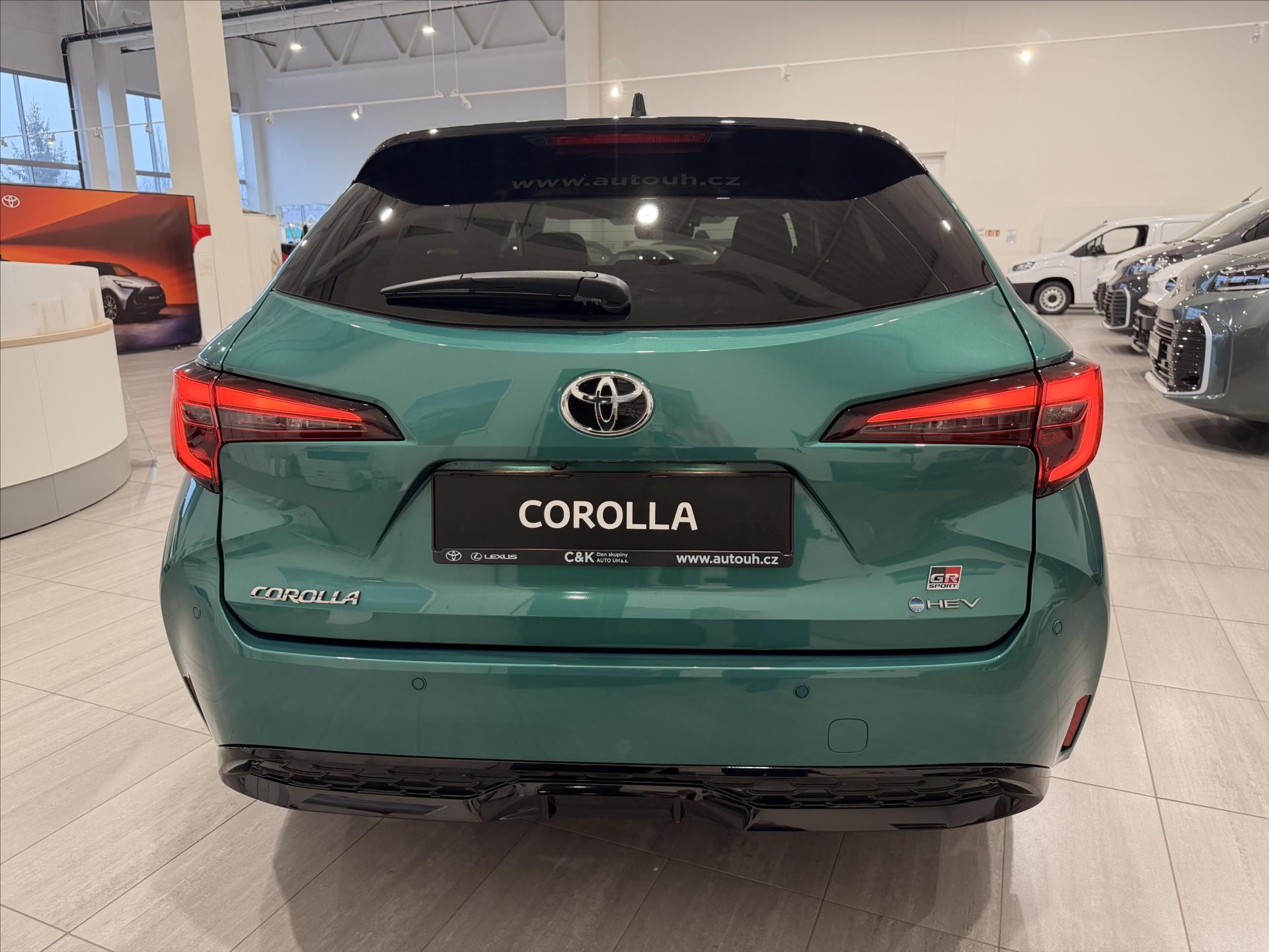 toyota-corolla-1-8-hybrid-140k-gr-sport - 3