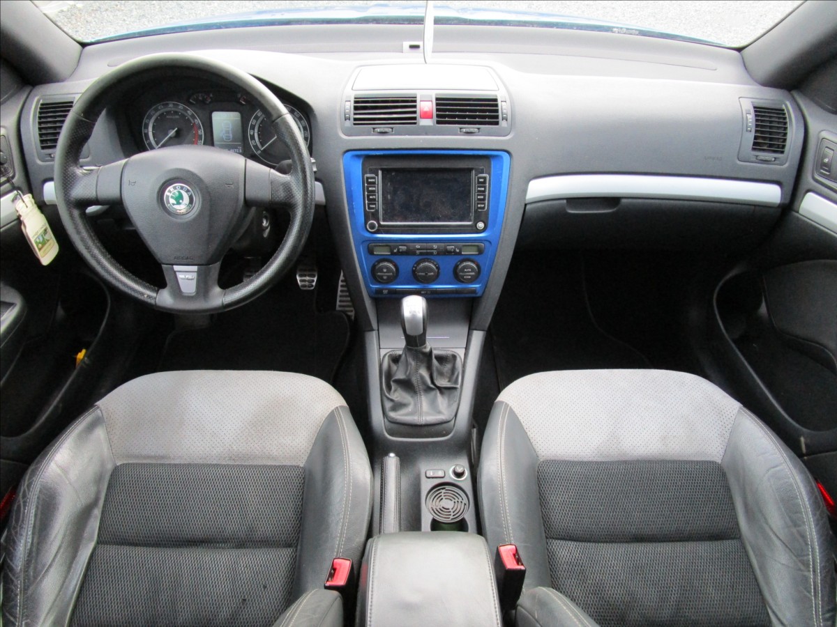 skoda-octavia-combi-2-0tdi-rs-aut-klima - 6