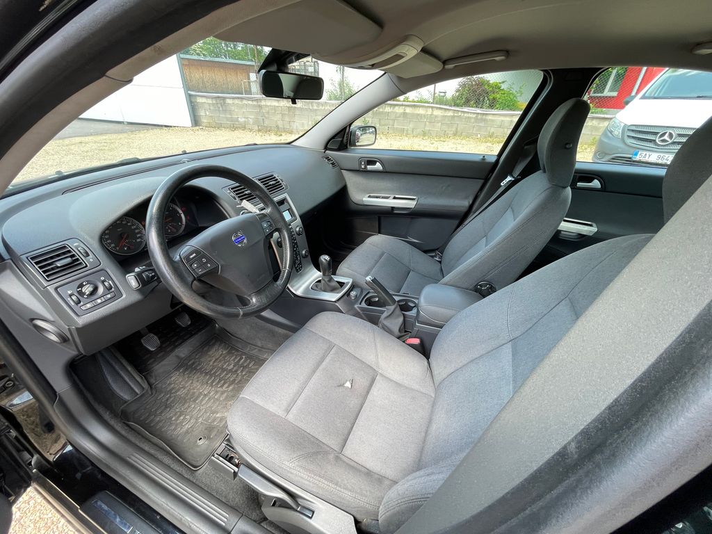 volvo-s40-1-6d-80kw-vyhrev-sed-nova-stk - 7