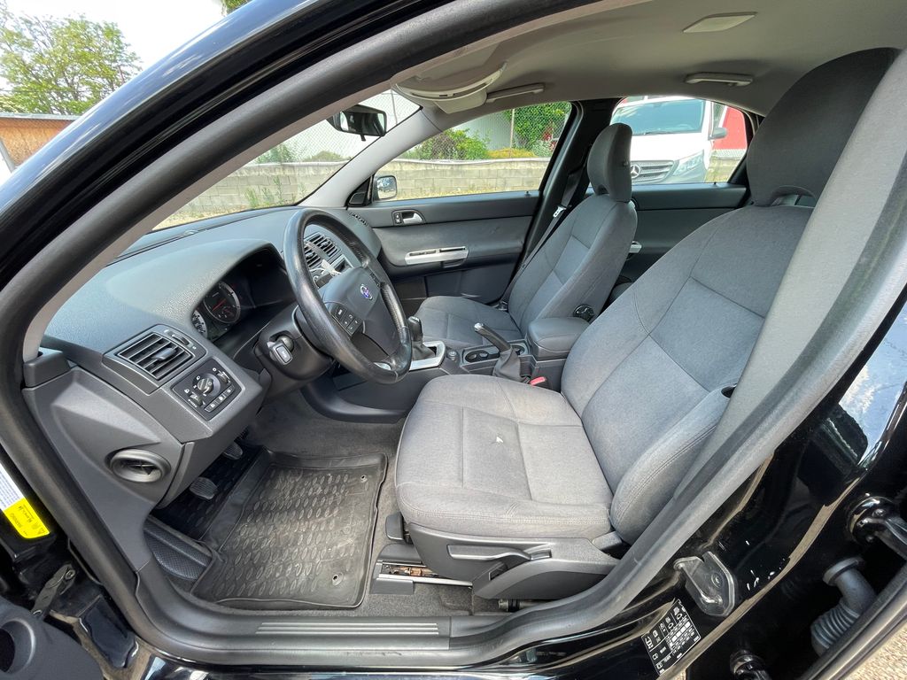 volvo-s40-1-6d-80kw-vyhrev-sed-nova-stk - 8