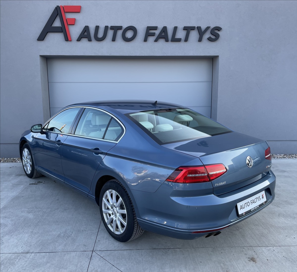 volkswagen-passat-1-8-tsi-132kw-cr-manual-navi - 4