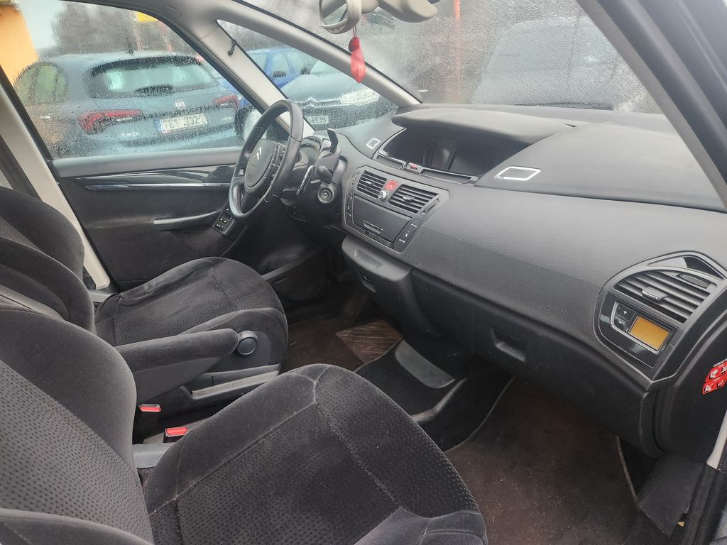 citroen-c4-picasso-1-6-hdi-automat - 6