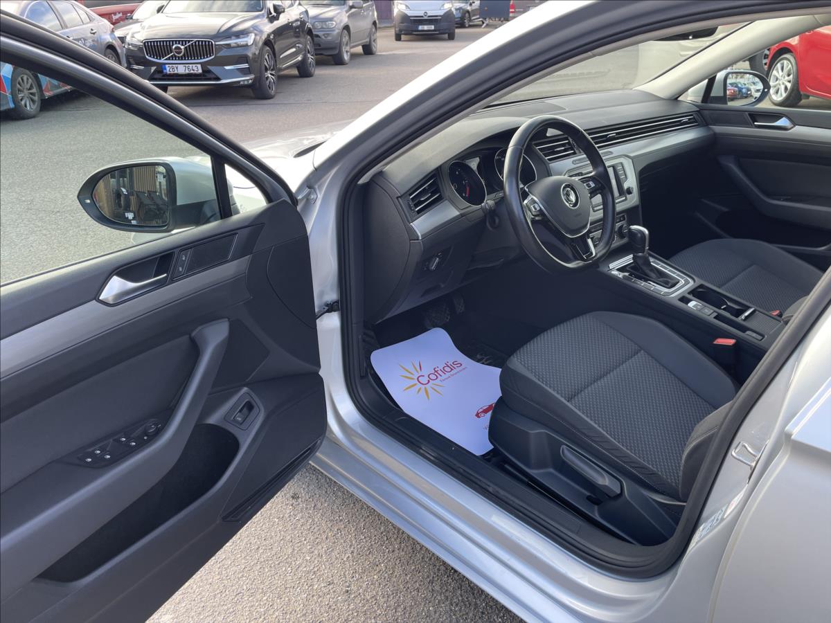 volkswagen-passat-2-0-tdi-dsg-rezervace - 8