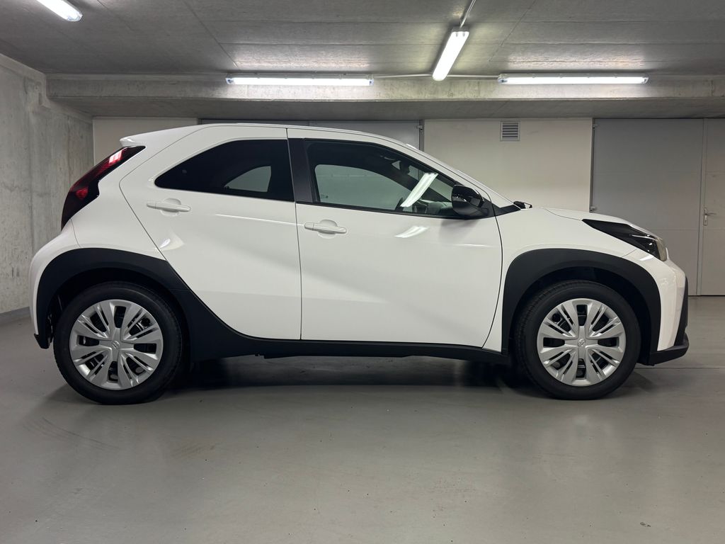 toyota-aygo-aygox-active-1-5-hybrid-116k - 3