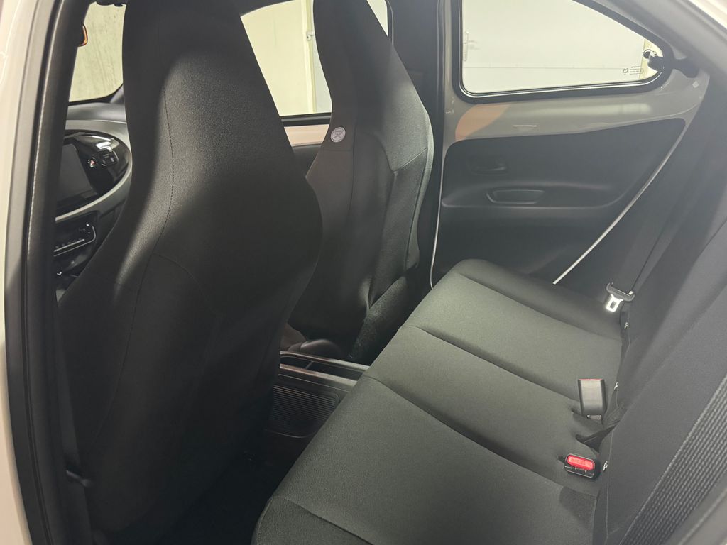 toyota-aygo-aygox-active-1-5-hybrid-116k - 9