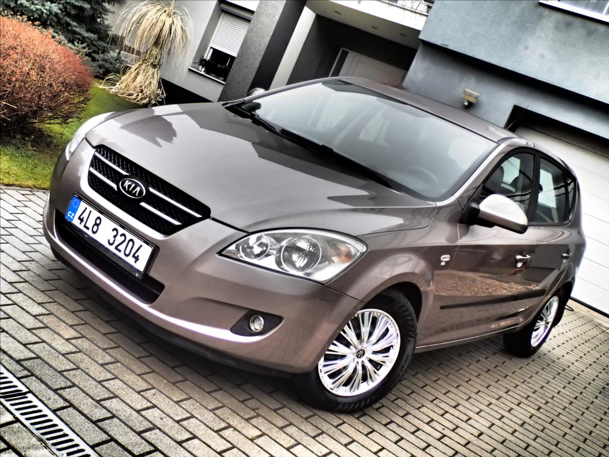 Kia Ceed 1,6 ČR, 2. majitel, Klima