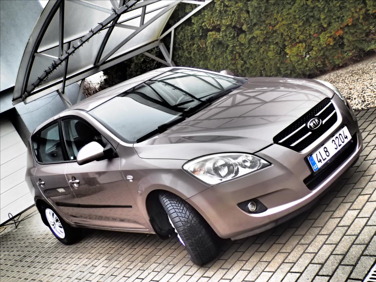 kia-ceed-1-6-cr-2-majitel-klima - 2