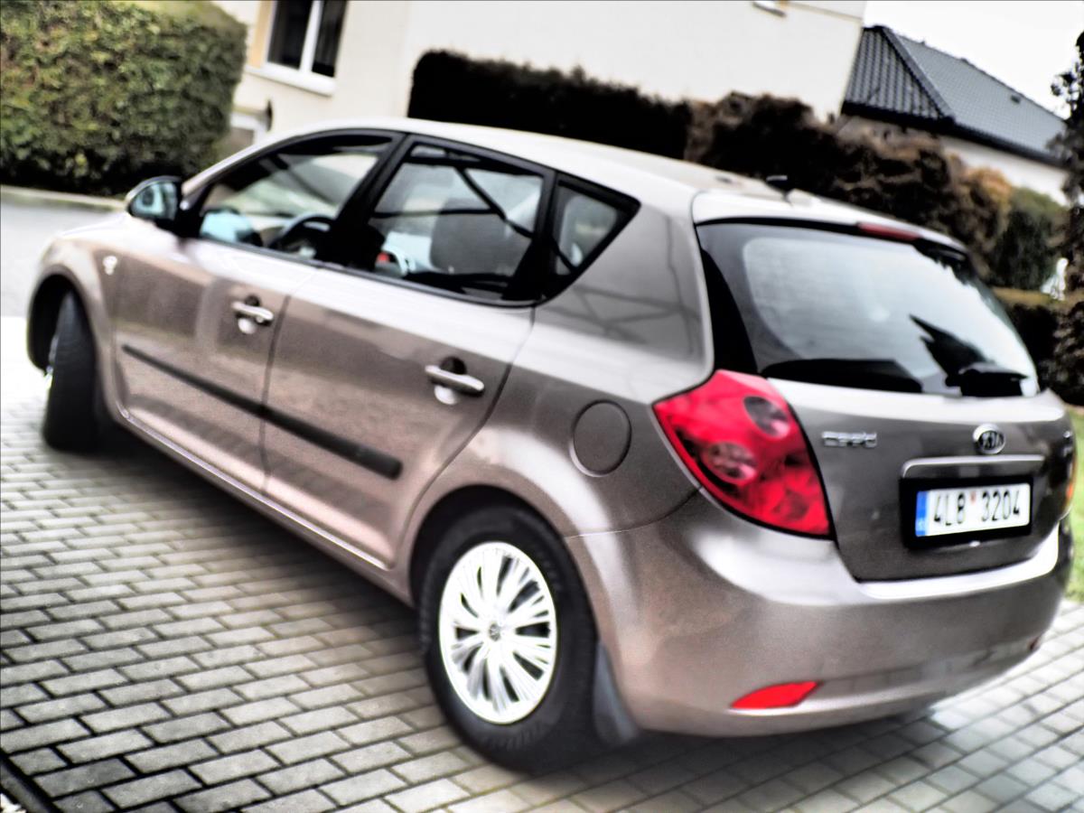 kia-ceed-1-6-cr-2-majitel-klima - 3