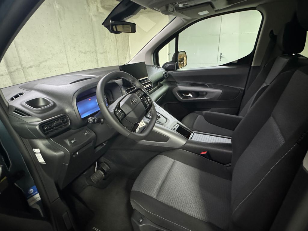 toyota-proace-city-verso-family-1-5-at-long - 8