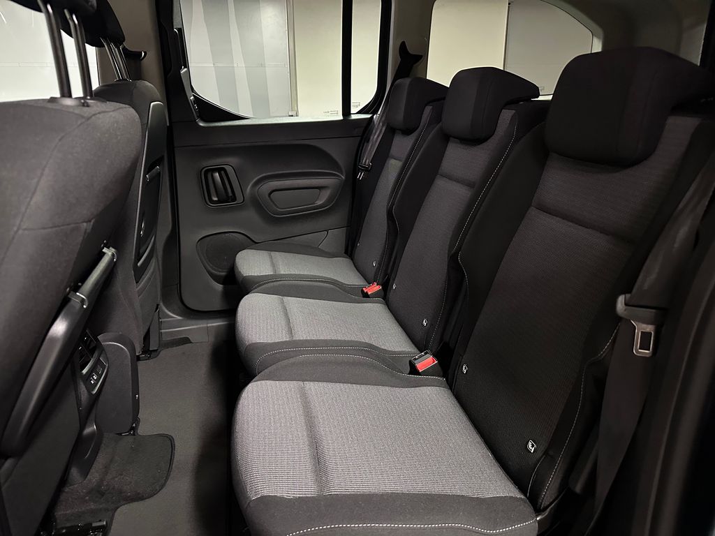 toyota-proace-city-verso-family-1-5-at-long - 9
