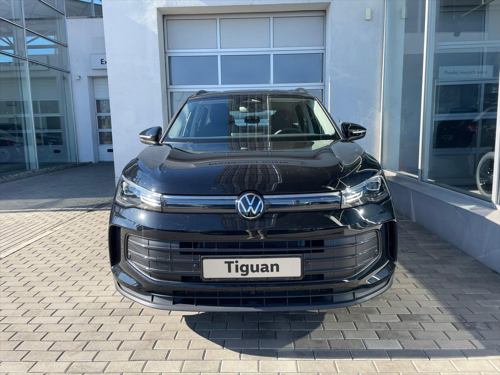 volkswagen-tiguan-1-5-etsi-96kw-mhev-limited - 1