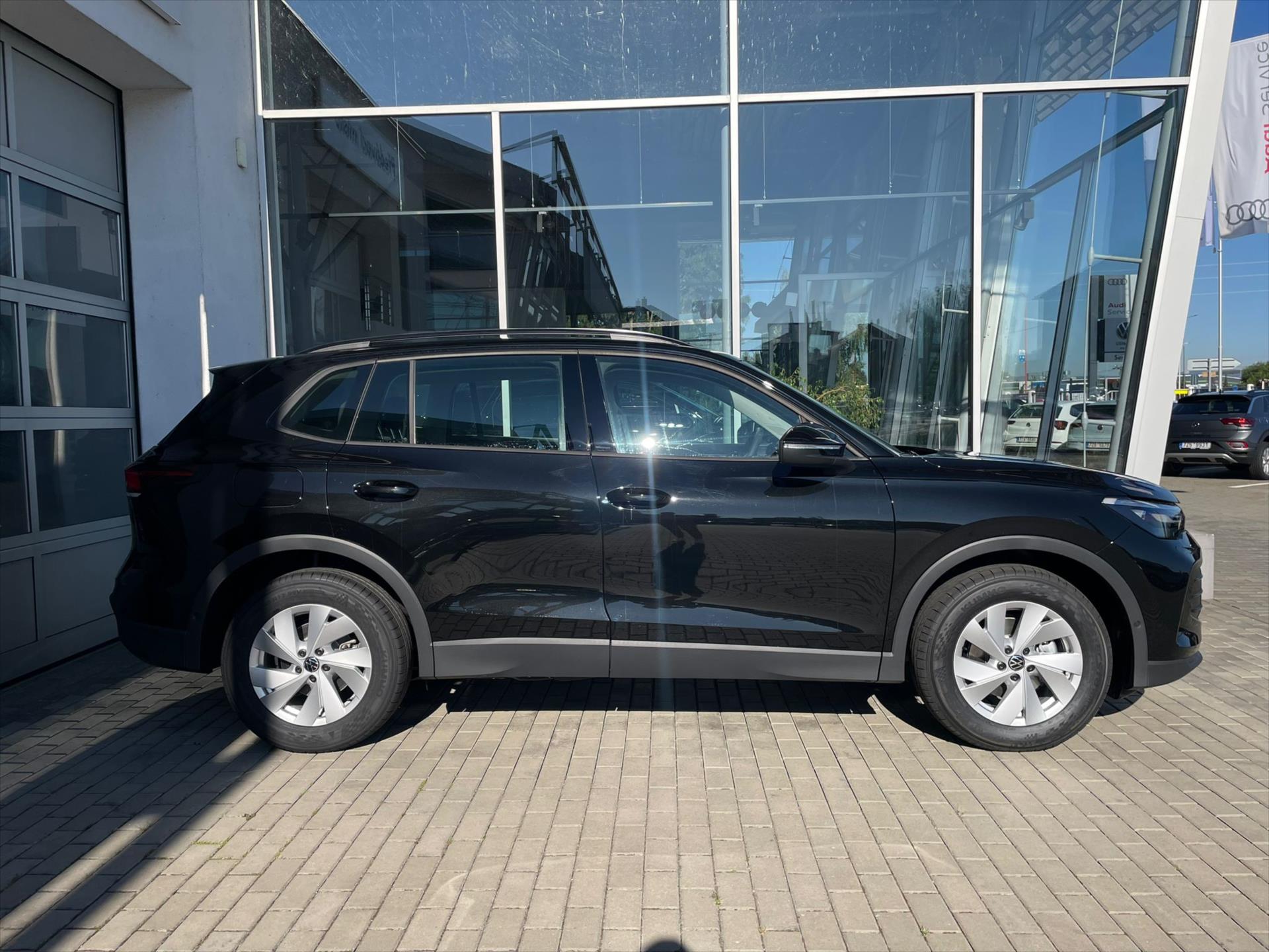 volkswagen-tiguan-1-5-etsi-96kw-mhev-limited - 3