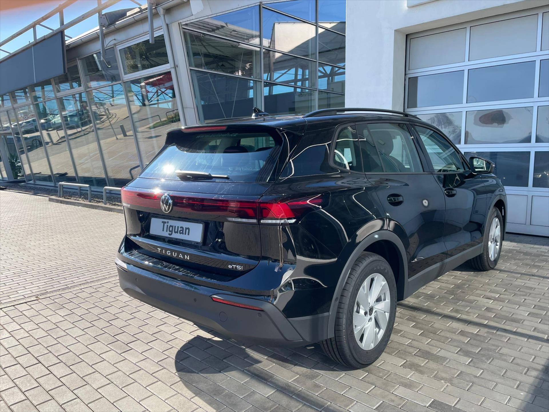 volkswagen-tiguan-1-5-etsi-96kw-mhev-limited - 4