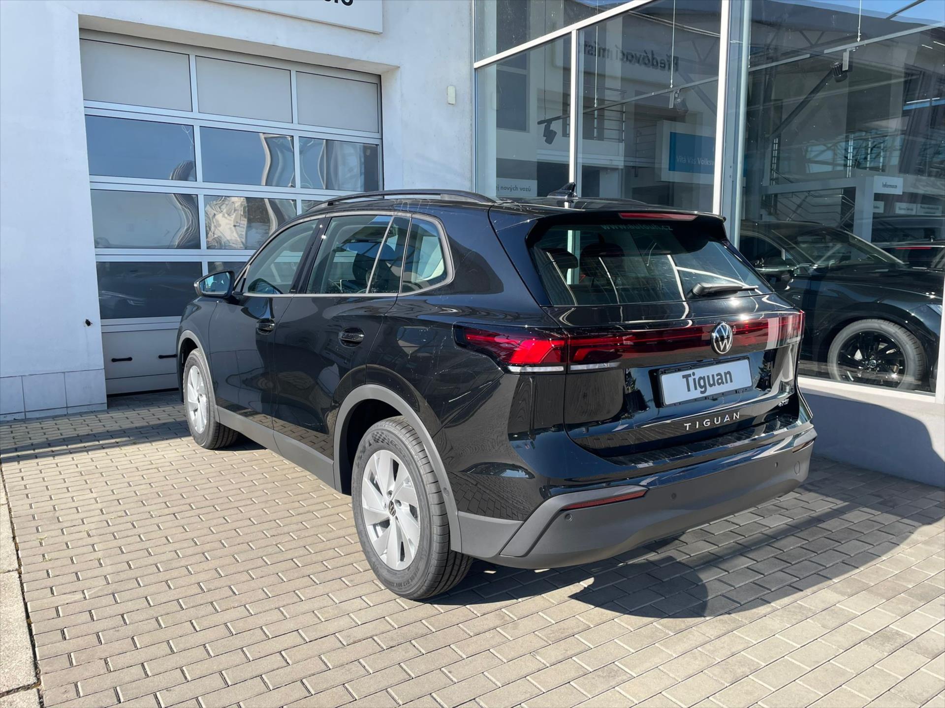 volkswagen-tiguan-1-5-etsi-96kw-mhev-limited - 6