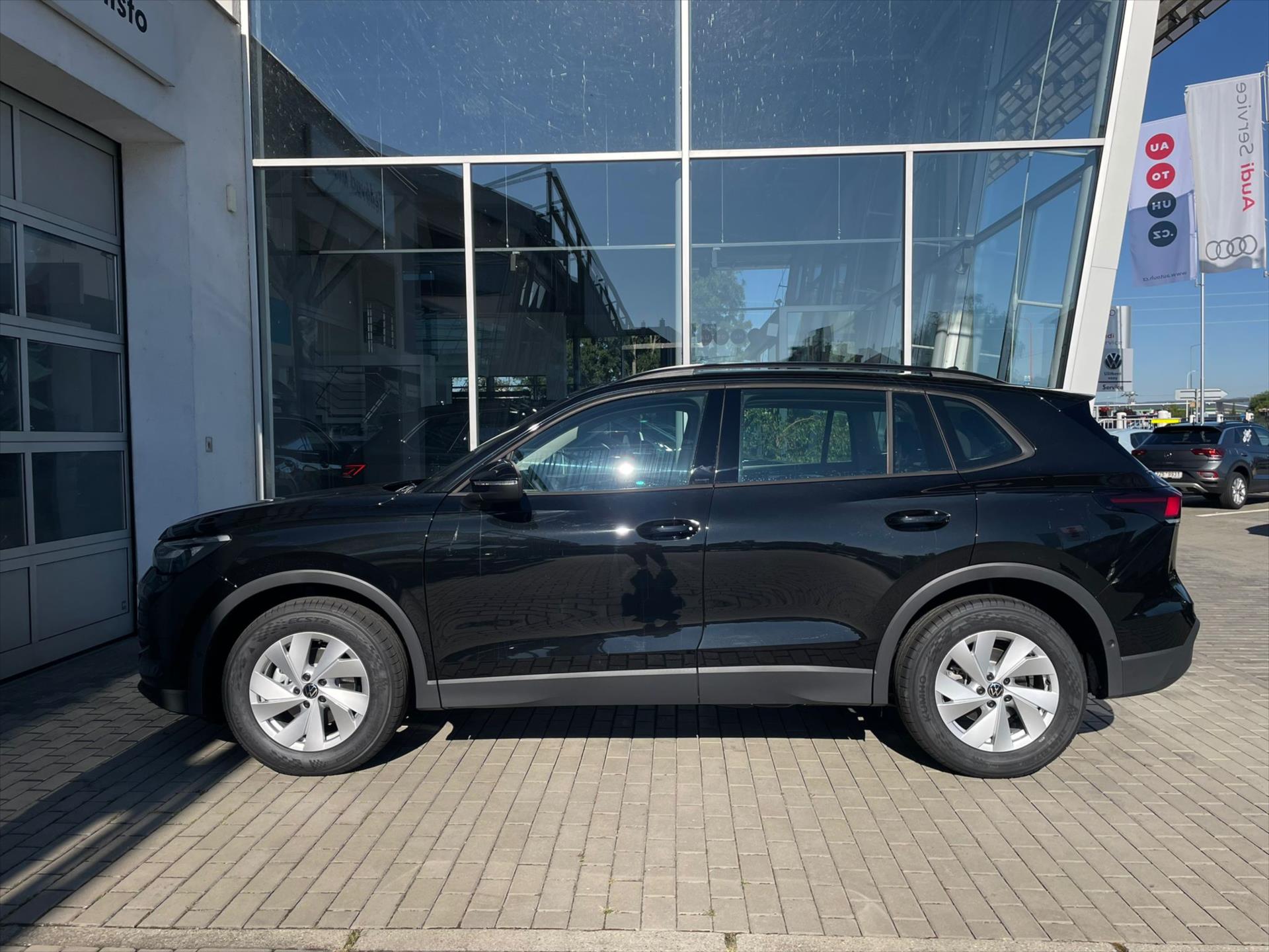 volkswagen-tiguan-1-5-etsi-96kw-mhev-limited - 7