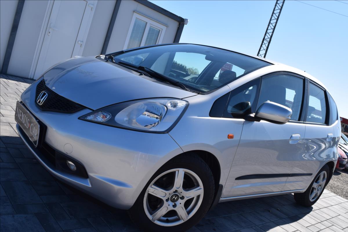 Honda Jazz 1,2 VTEC 66KW NÍZKÉ KM ALU