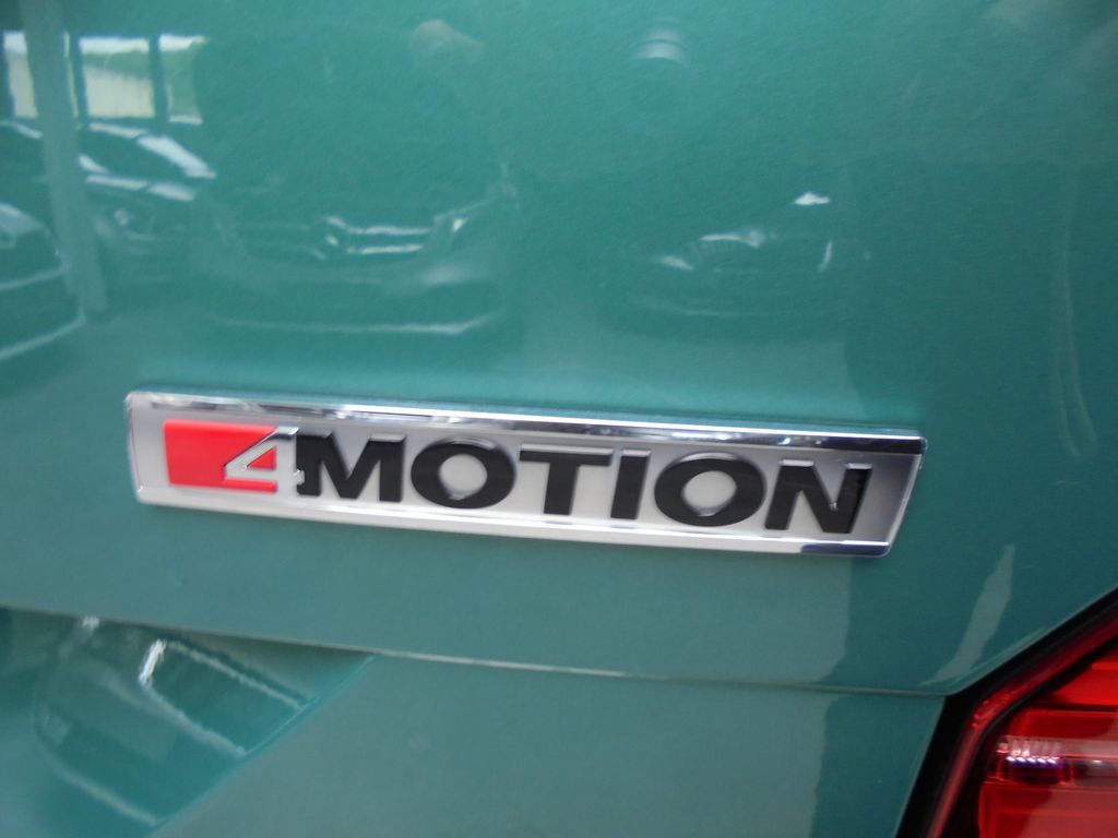 volkswagen-multivan-2-0tdi-150kw-highline-4mot-dsg - 7