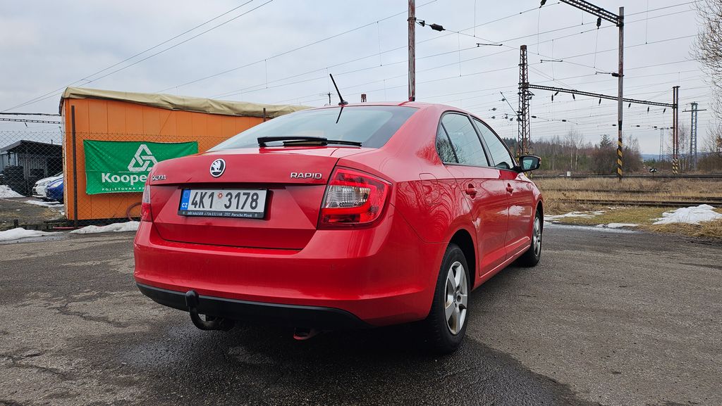 skoda-rapid-1-2i-ambiente-1-majitel - 4