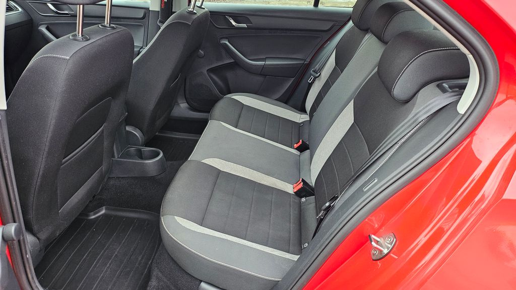 skoda-rapid-1-2i-ambiente-1-majitel - 7
