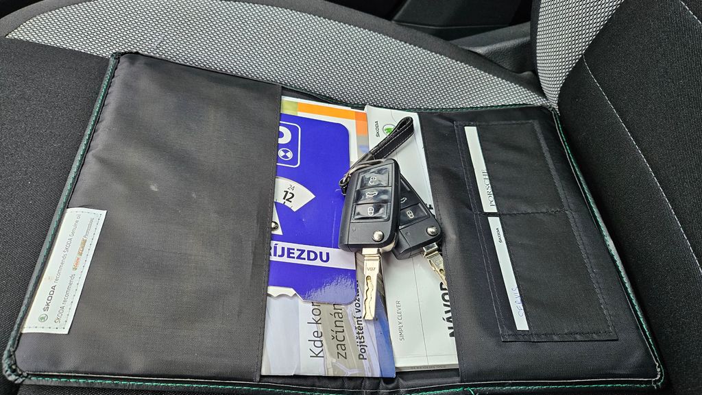 skoda-rapid-1-2i-ambiente-1-majitel - 8