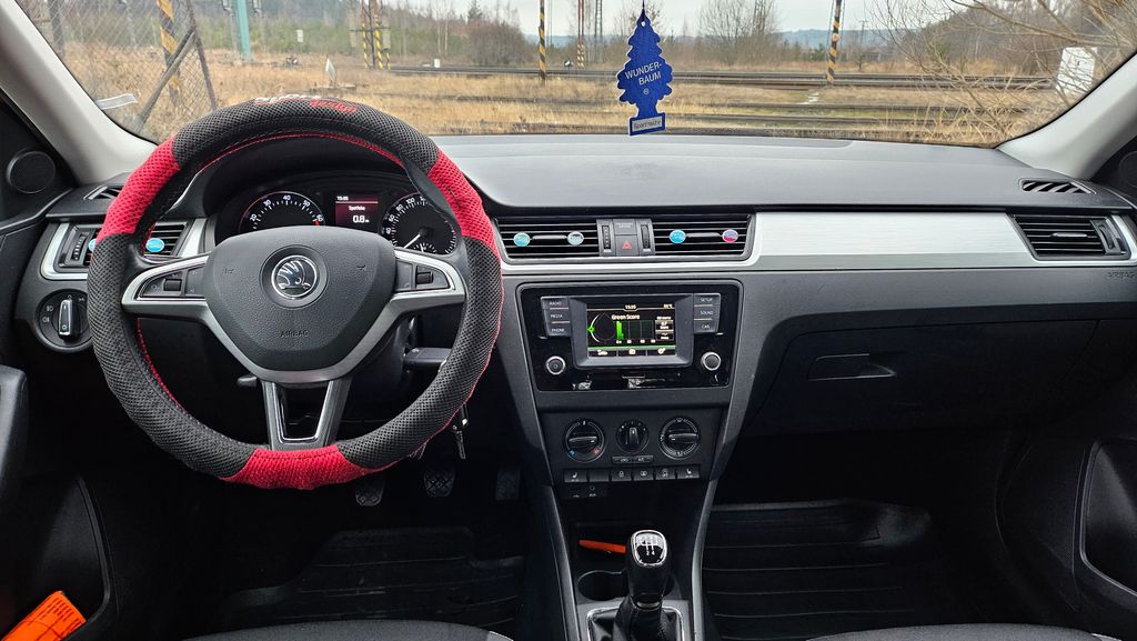 skoda-rapid-1-2i-ambiente-1-majitel - 9